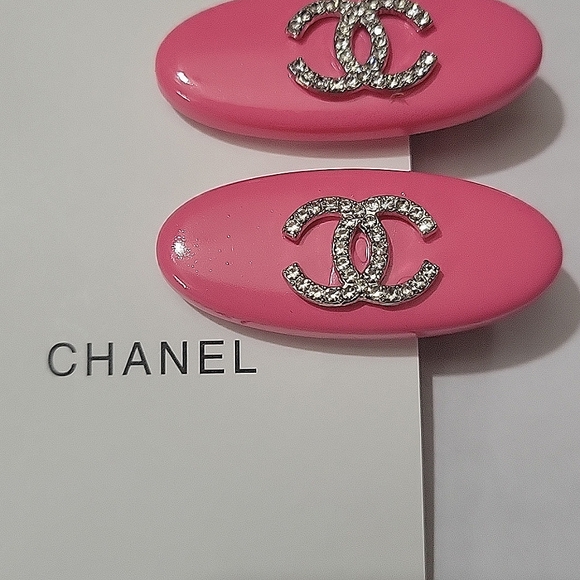 CHANEL PINK HAIR CLIPS BARRETTE LOGO NWT - Picture 1 of 4